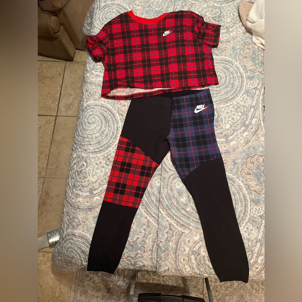 Nike Women plaid legging & crop set